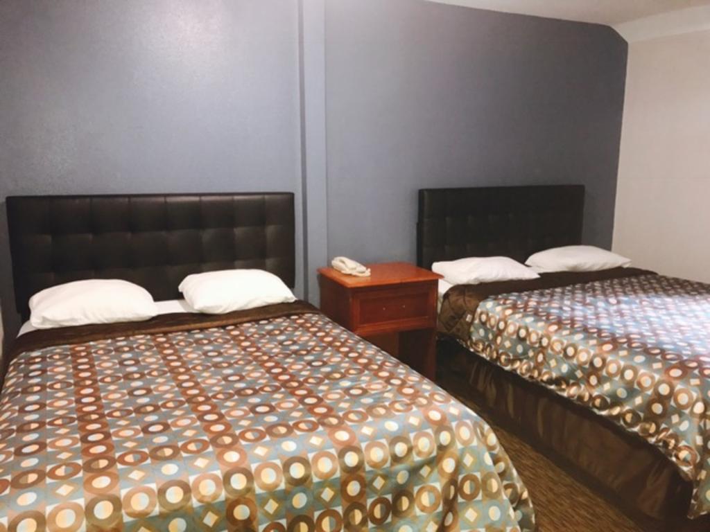 Kings Row Inn Milwaukie Extérieur photo
